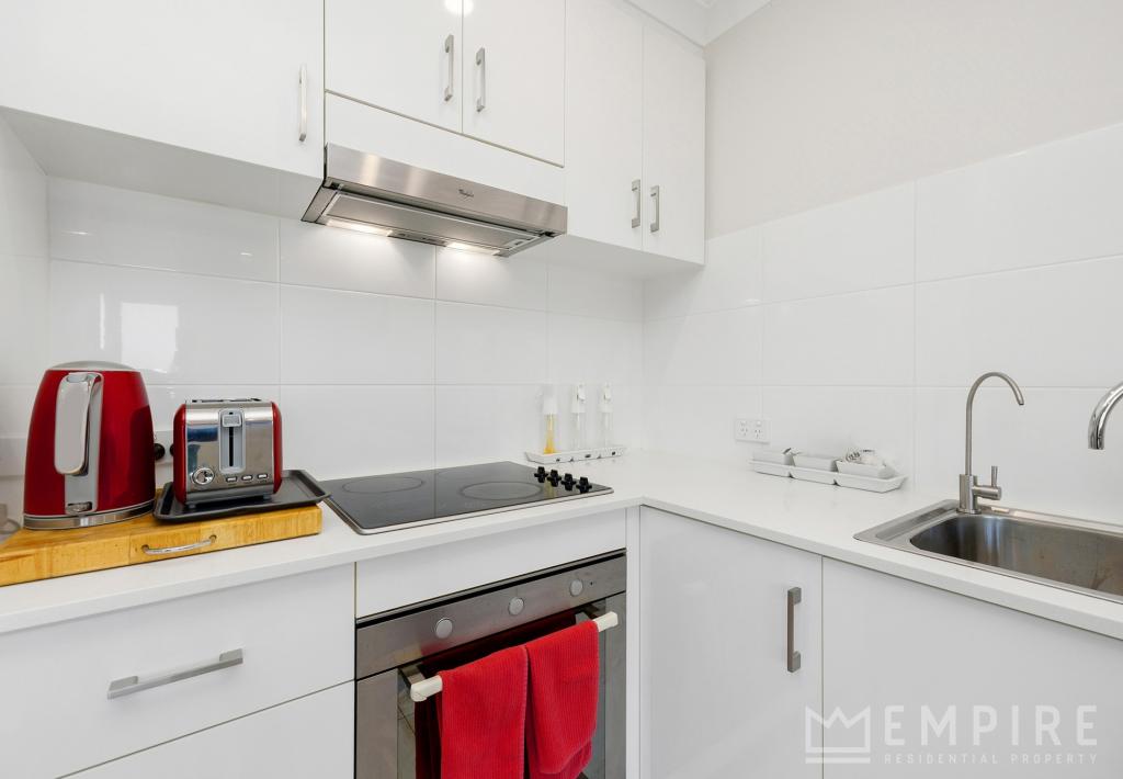 17/70 West Churchill Ave, Lake Coogee, WA 6166