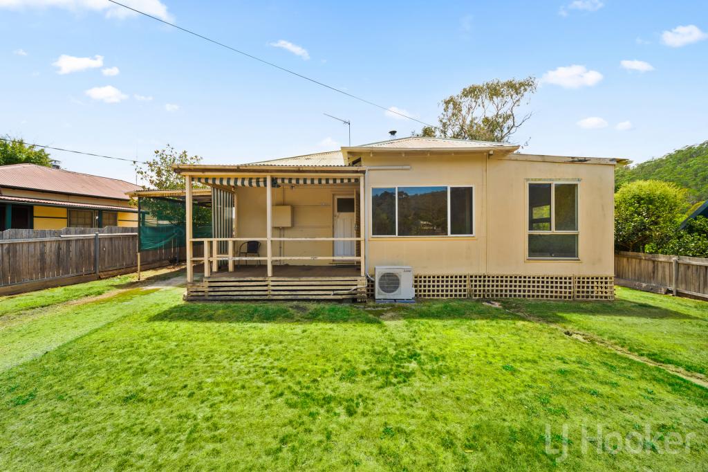 15 Braidwood Rd, Captains Flat, NSW 2623