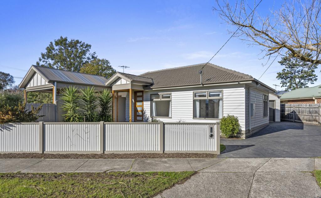 19 Diane Cres, Mooroolbark, VIC 3138