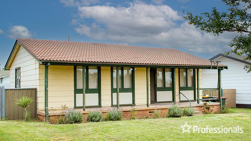 10 Bourne St, West Tamworth, NSW 2340