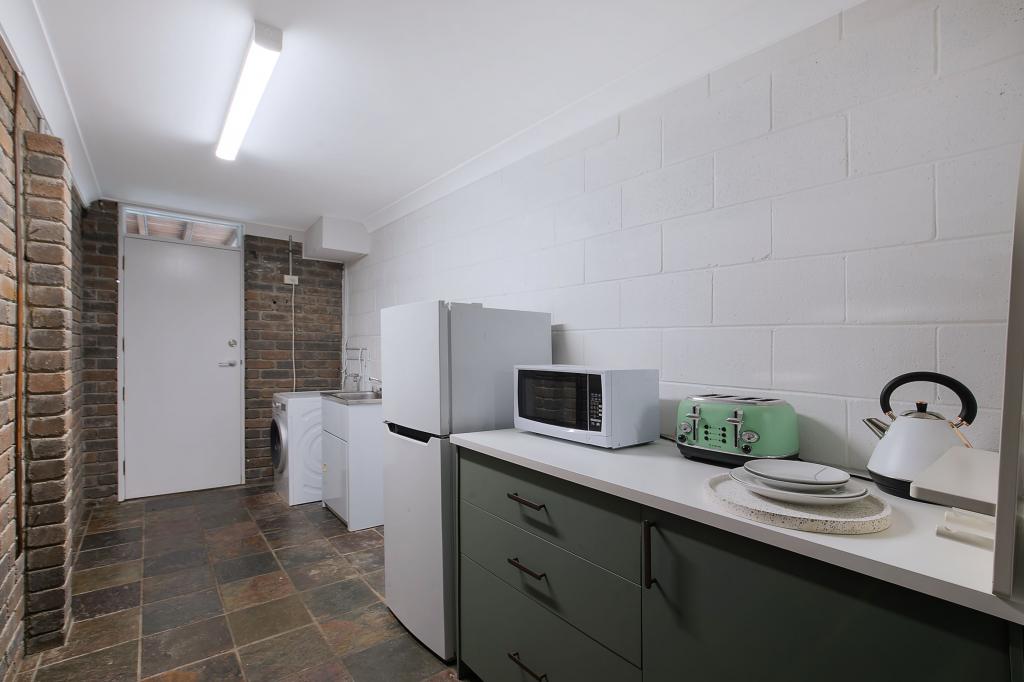 2/300 Lutwyche Rd, Windsor, QLD 4030