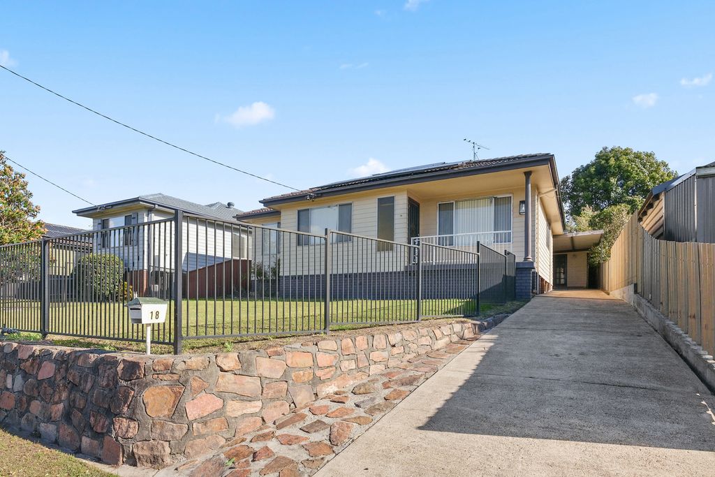 18 Lyndel Pde, Shortland, NSW 2307