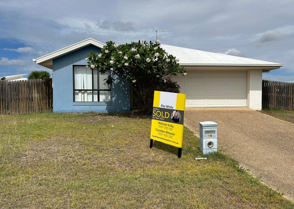 19 Benjamin Dr, Gracemere, QLD 4702