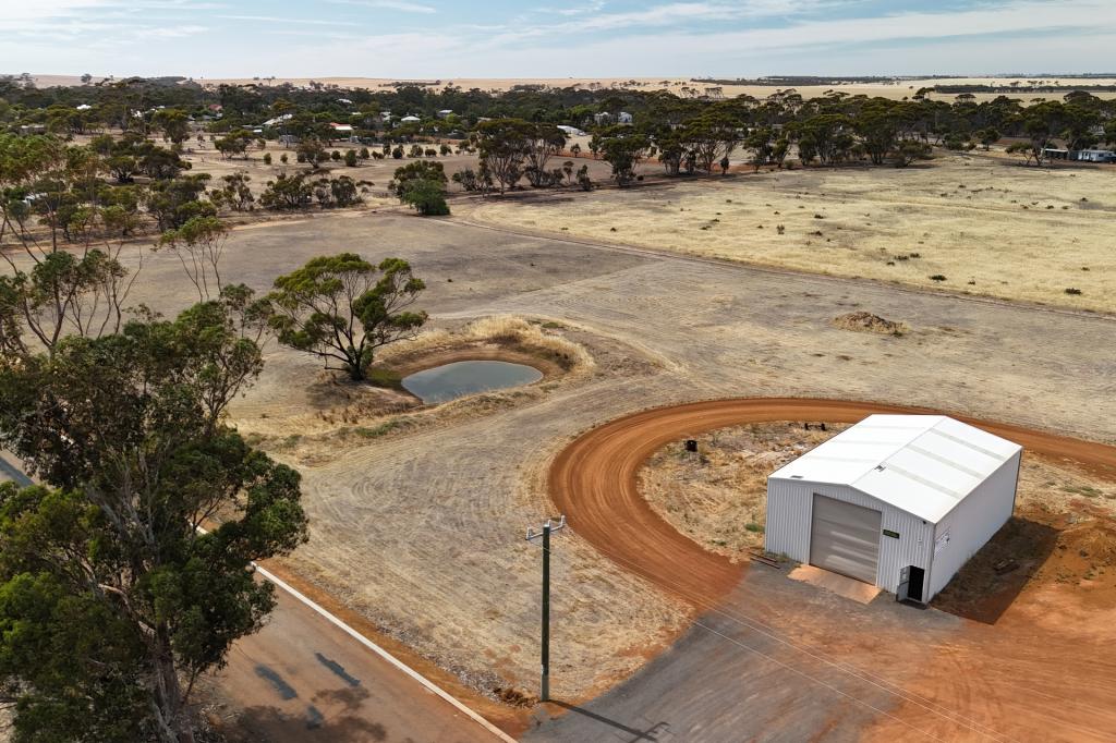 43 West St, Dumbleyung, WA 6350