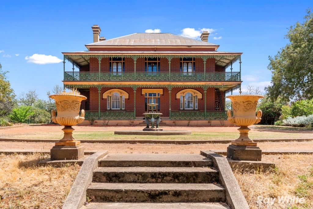 1 HOMESTEAD LANE, JUNEE, NSW 2663