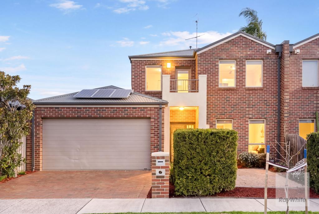13 TUDOR ROSE CRES, SYDENHAM, VIC 3037