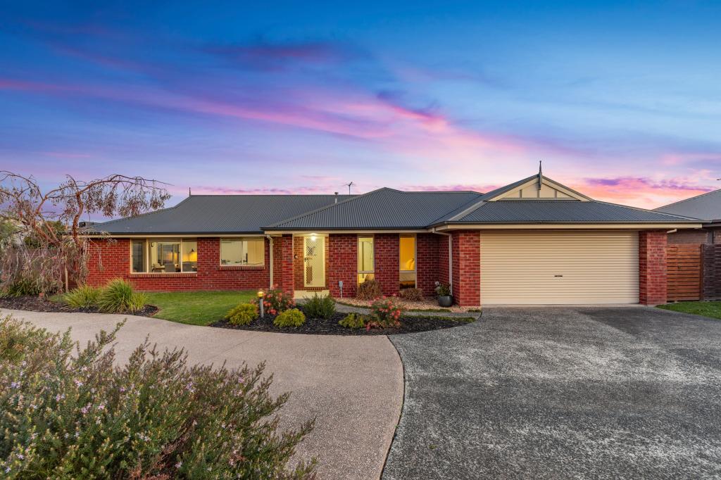 1/55 Sandalwood Dr, Pakenham, VIC 3810