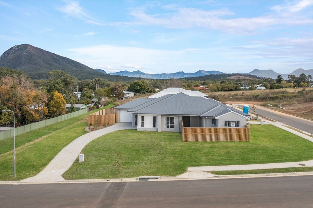 2A HILL DR, ARATULA, QLD 4309