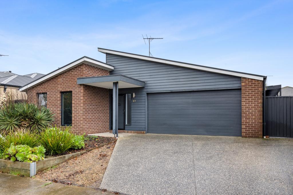 37 Tannin Way, Waurn Ponds, VIC 3216
