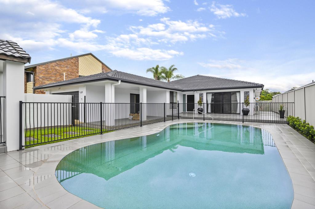 33 Witt Ave, Carrara, QLD 4211