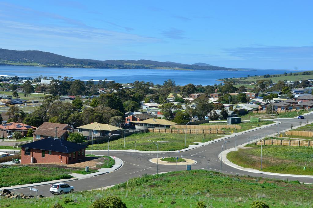 3 BESTOW RD, ROKEBY, TAS 7019