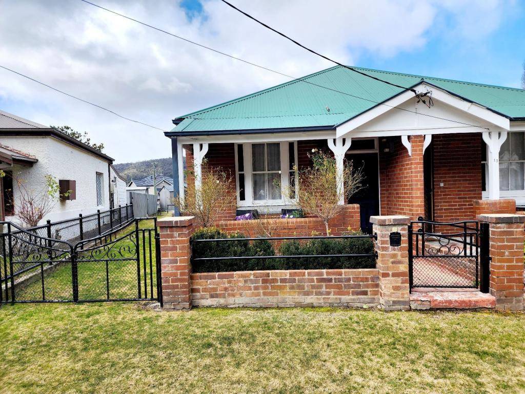 15 MACAULAY ST, LITHGOW, NSW 2790