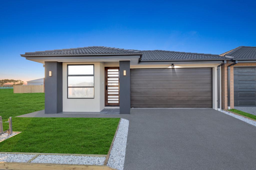 18 STRIKER WAY, TARNEIT, VIC 3029