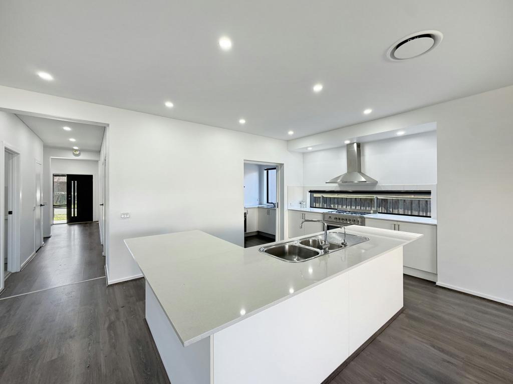 17 Hoy St, Moorebank, NSW 2170