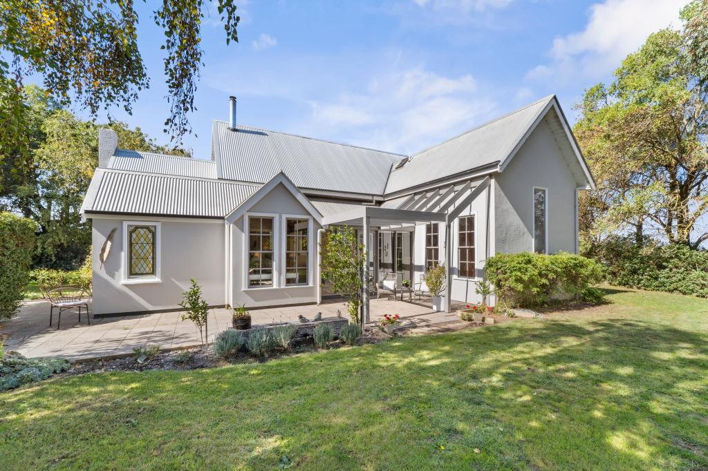 5 Fergusons Rd, Glenormiston North, VIC 3265