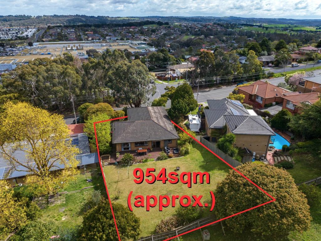 8 EDWARD RD, CHIRNSIDE PARK, VIC 3116