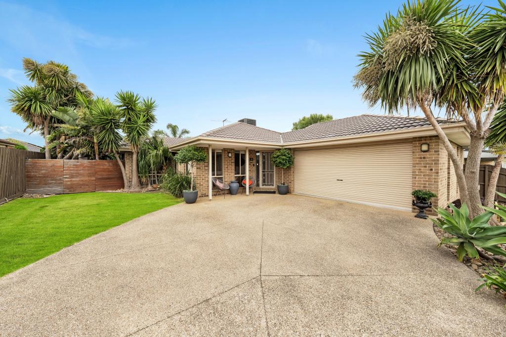 24 Diamond Pde, Skye, VIC 3977