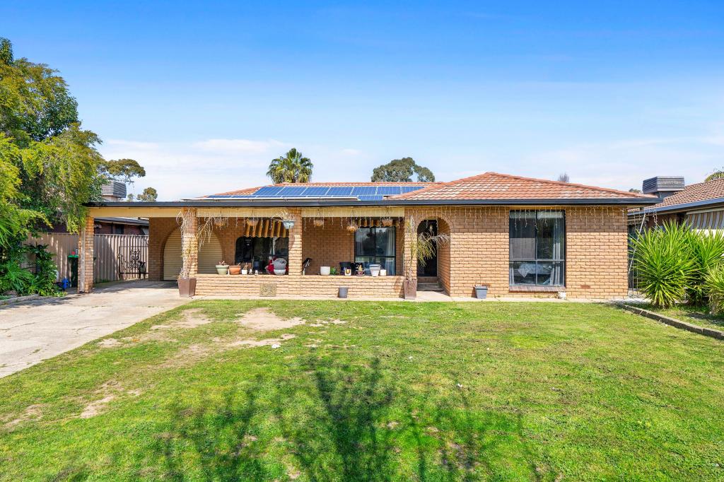 22 Dalman Pkwy, Glenfield Park, NSW 2650