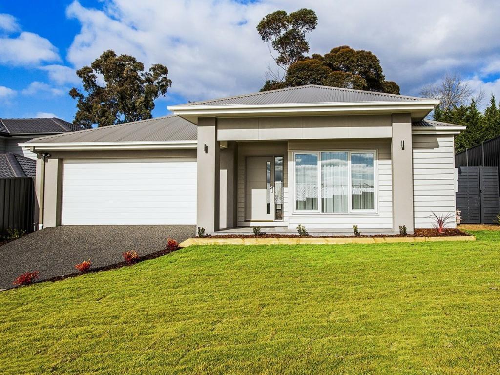 2 POTTERS RISE, LILYDALE, VIC 3140