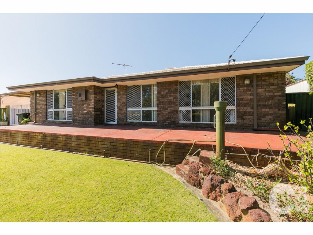 8 Hunt Pl, Parmelia, WA 6167