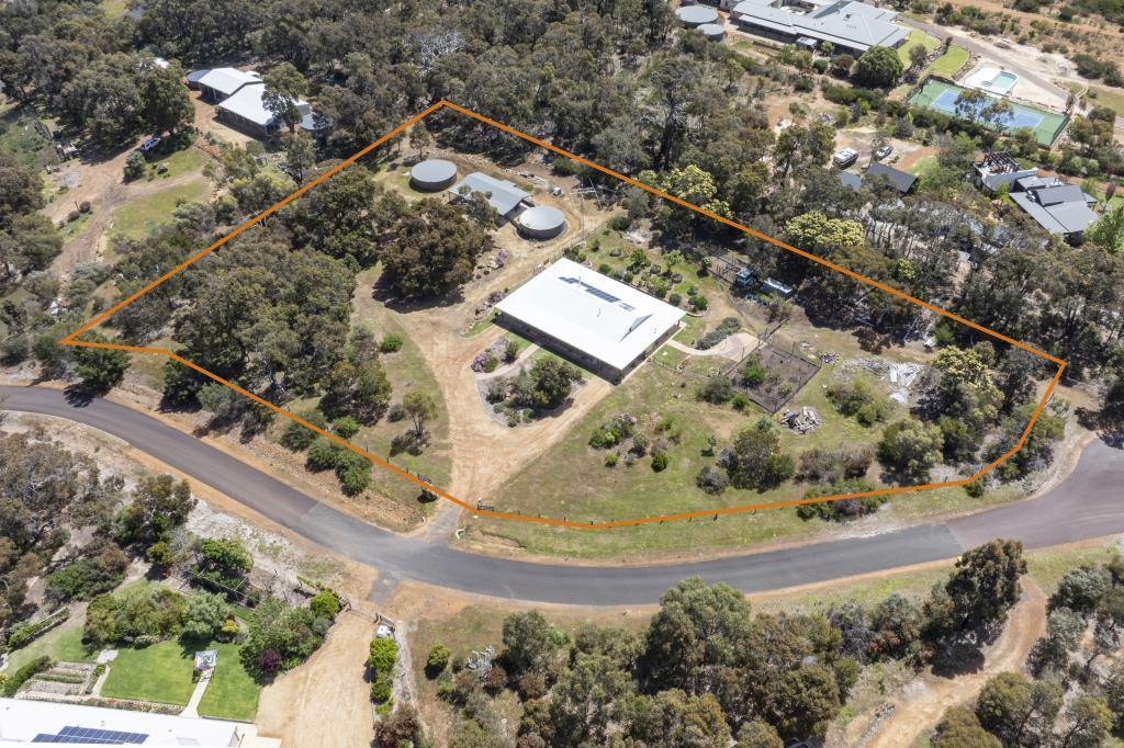15 Lochinvar Pl, Quindalup, WA 6281