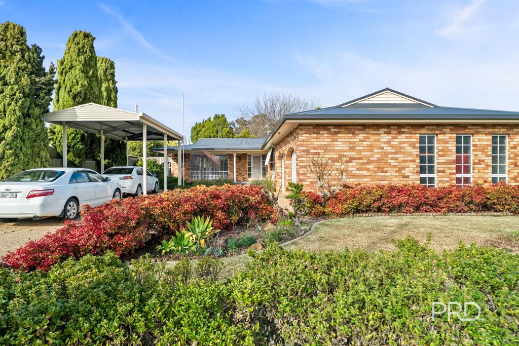 27 Myall Cres, Lake Albert, NSW 2650