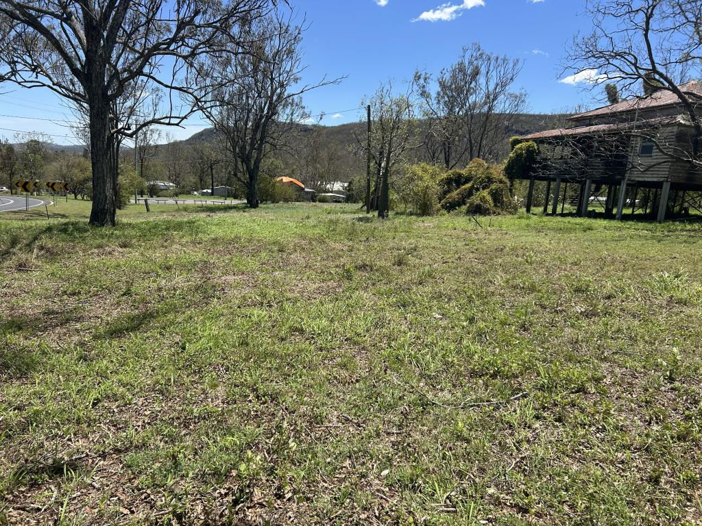 6 South St, Esk, QLD 4312