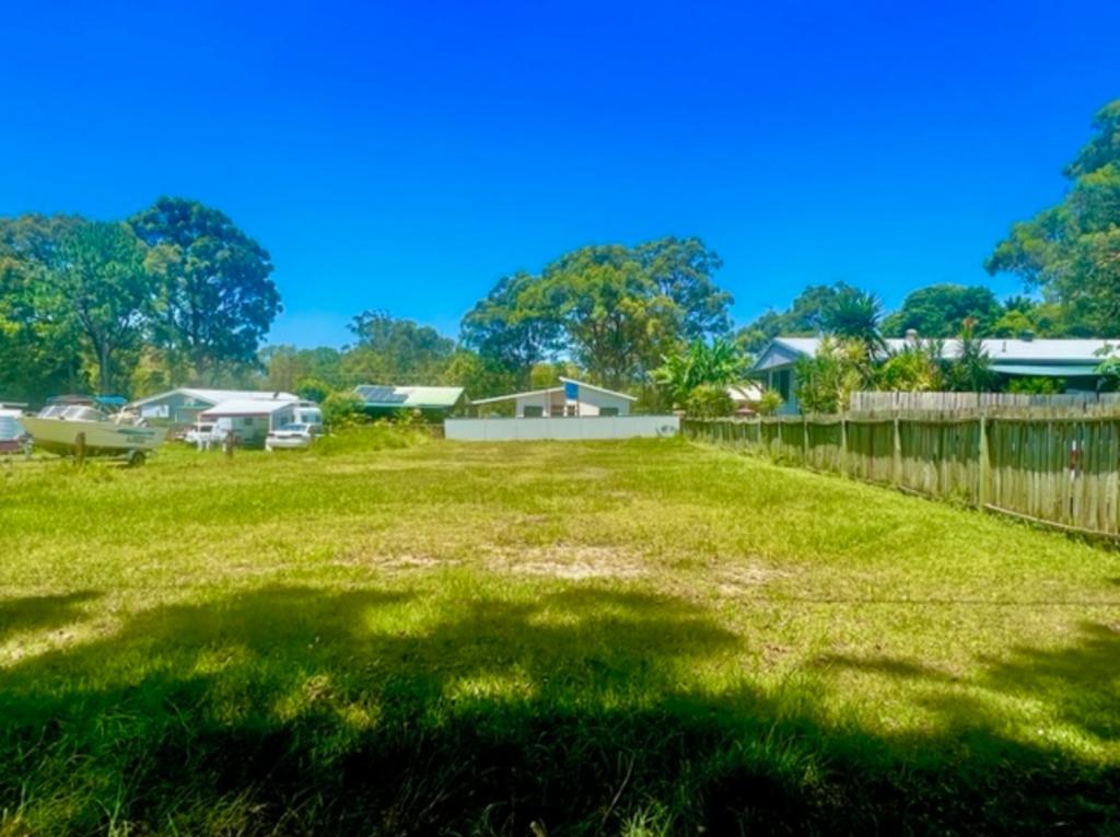 8 Kevin St, Macleay Island, QLD 4184