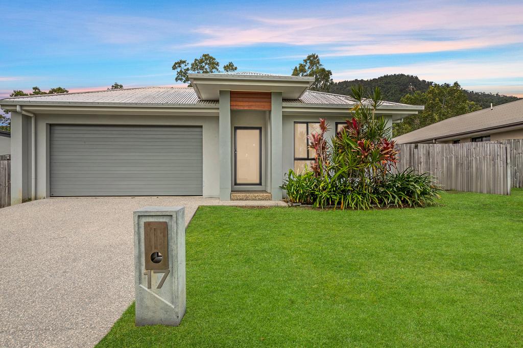 17 Trader Cres, Cannonvale, QLD 4802