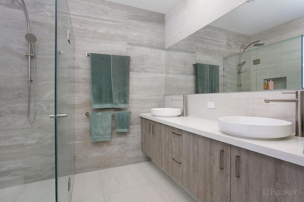 2/49 Milton Ave, Paradise Point, QLD 4216