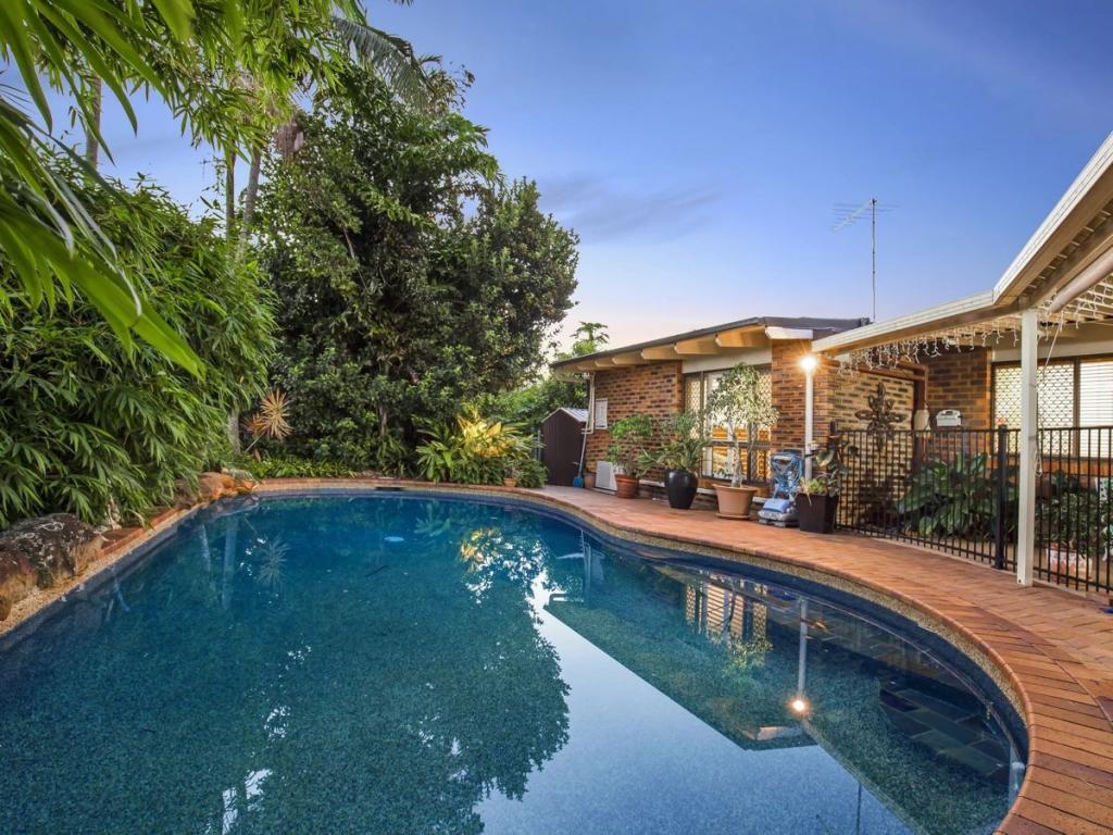 8 Suffolk St, Wishart, QLD 4122