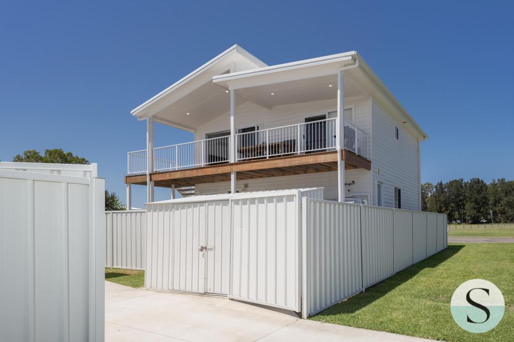 24 Marks Pde, Marks Point, NSW 2280