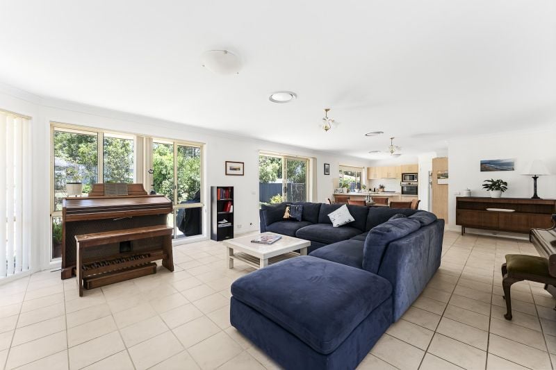 33 BOUGAINVILLEA RD E, HAMLYN TERRACE, NSW 2259