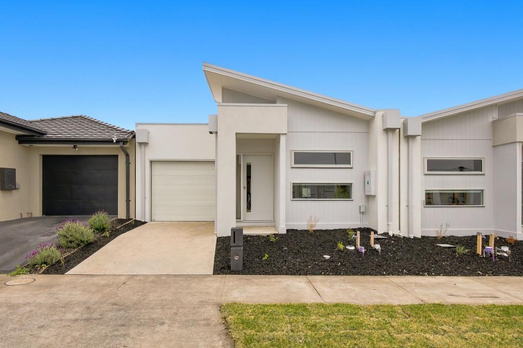 30 Birmingham Rd, Cranbourne East, VIC 3977