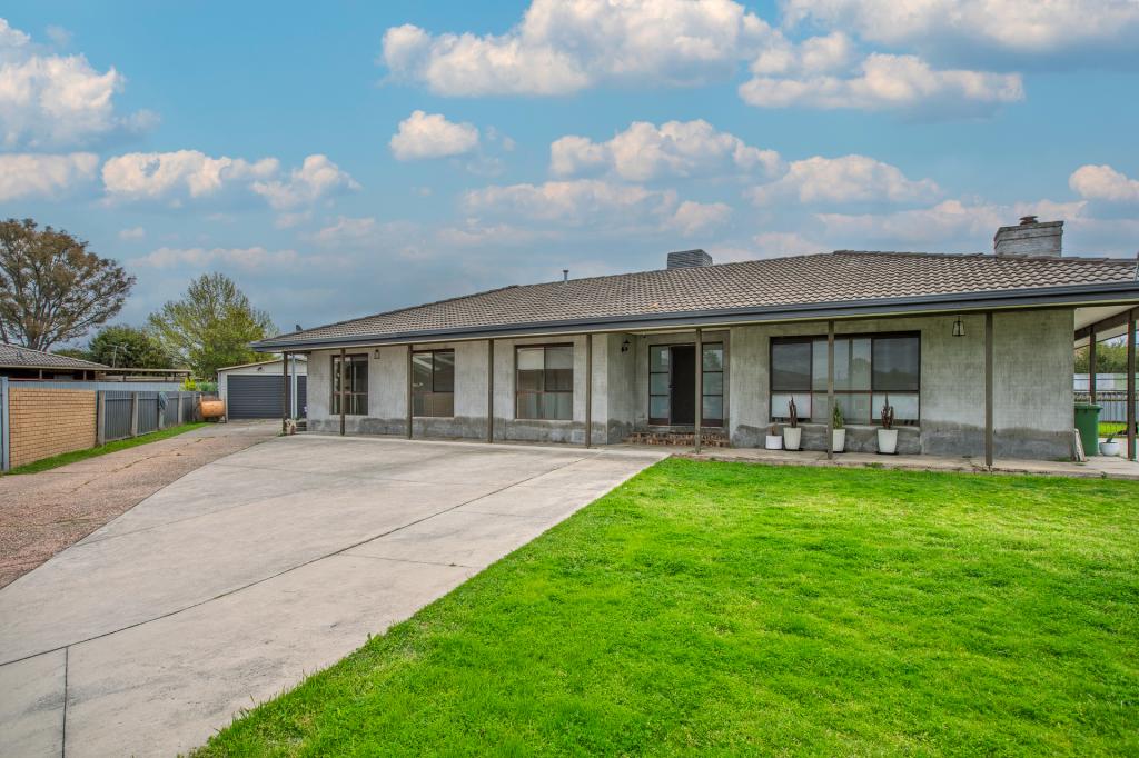 483 Donald Ct, Lavington, NSW 2641