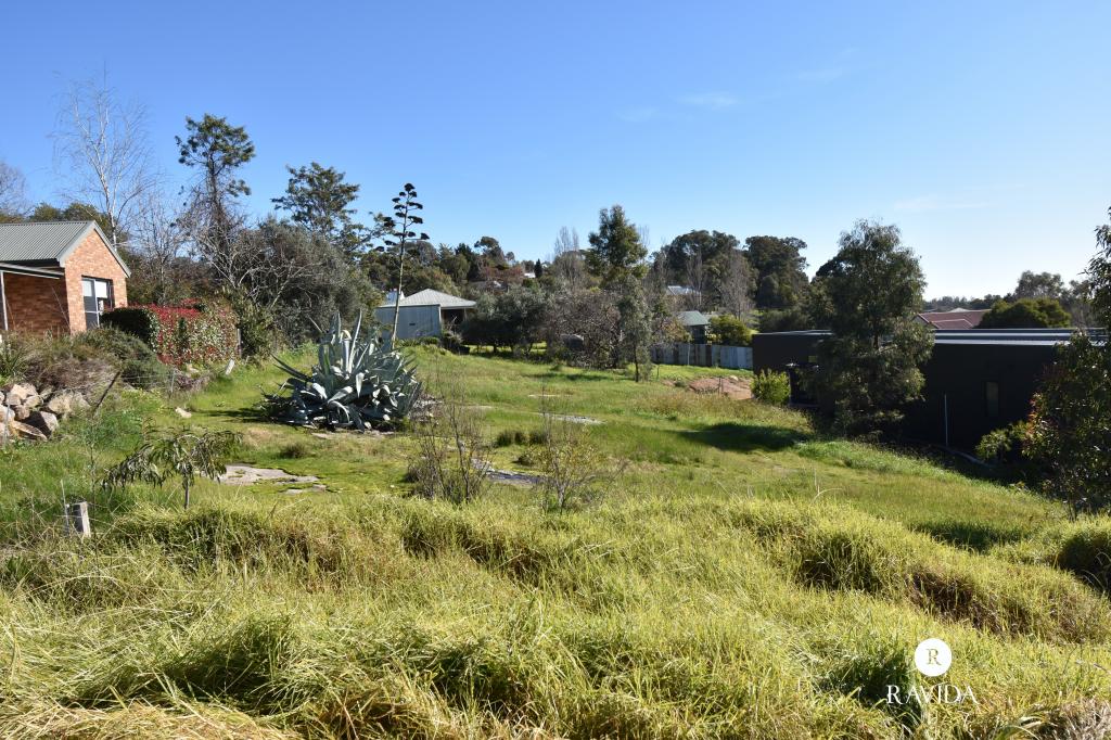 27 SPRING ST, BEECHWORTH, VIC 3747