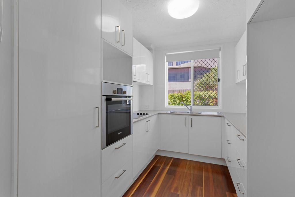 2/300 The Esp, Miami, QLD 4220