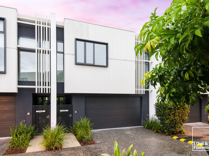 TOWNHOUSE 607/12-18 PARKSIDE CCT, HAMILTON, QLD 4007