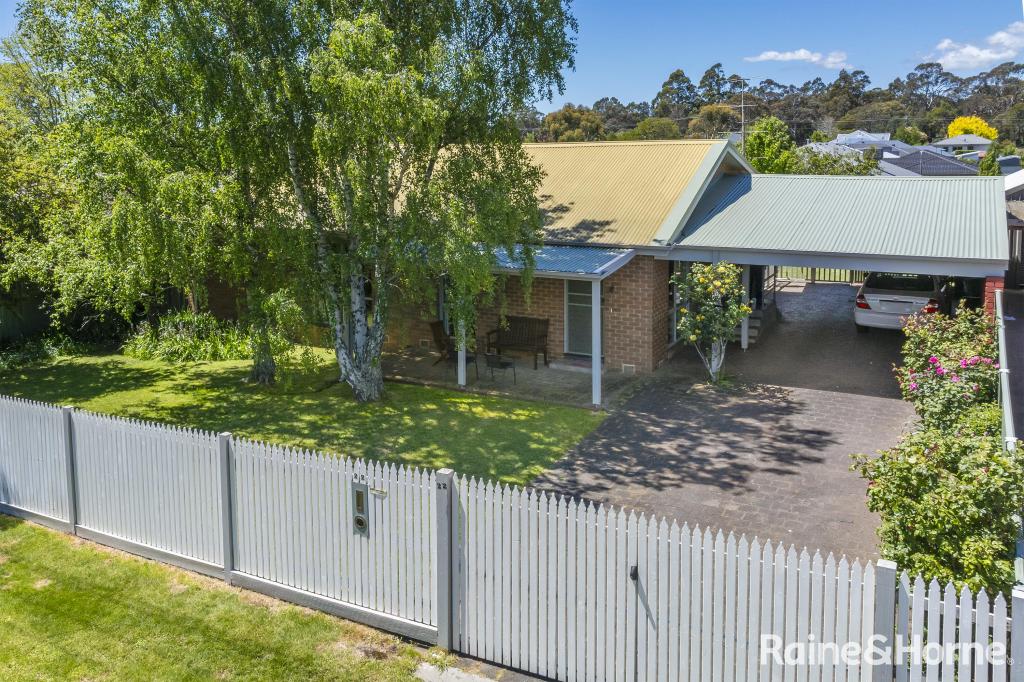 22 Stuart Dr, Woodend, VIC 3442