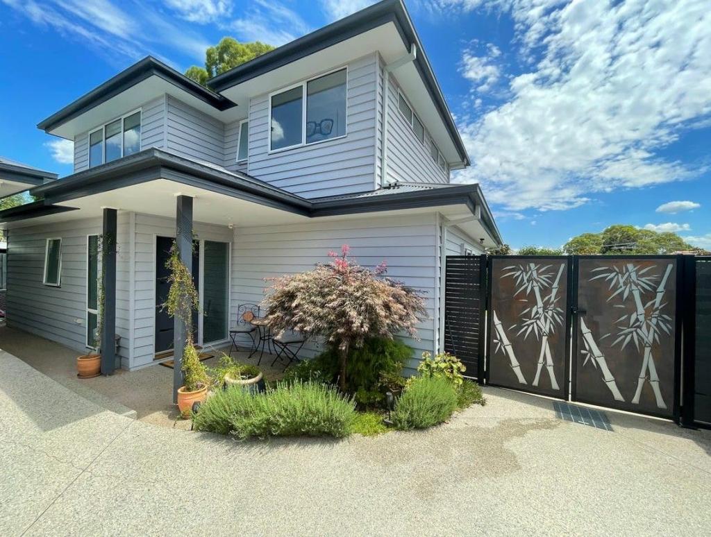 2/19 BEEWAR ST, GREENSBOROUGH, VIC 3088