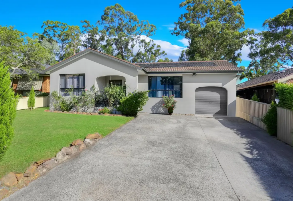 10 & 10a Lauriston Pl, St Clair, NSW 2759