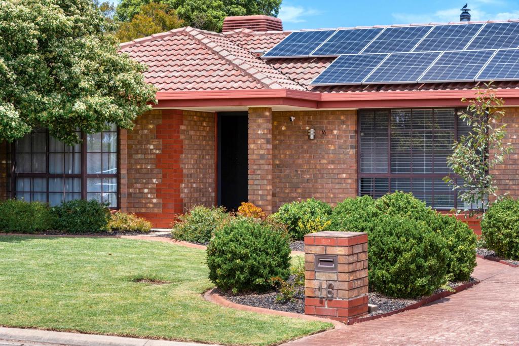 16 Jacqueline Ave, Woodcroft, SA 5162