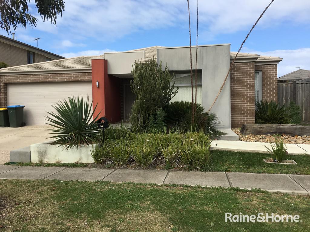 13 LINDHOLME WAY, WILLIAMS LANDING, VIC 3027