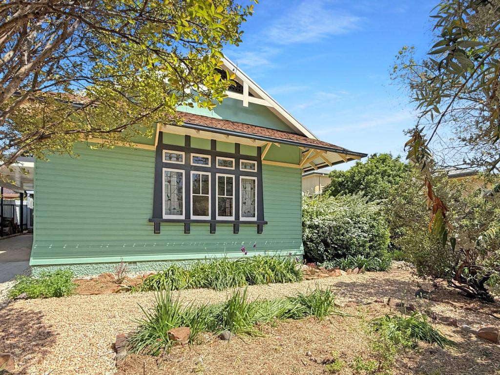 99 Palm Ave, Leeton, NSW 2705