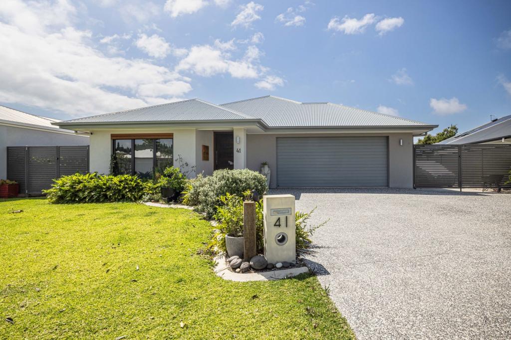 41 Emilia Cl, Banksia Beach, QLD 4507