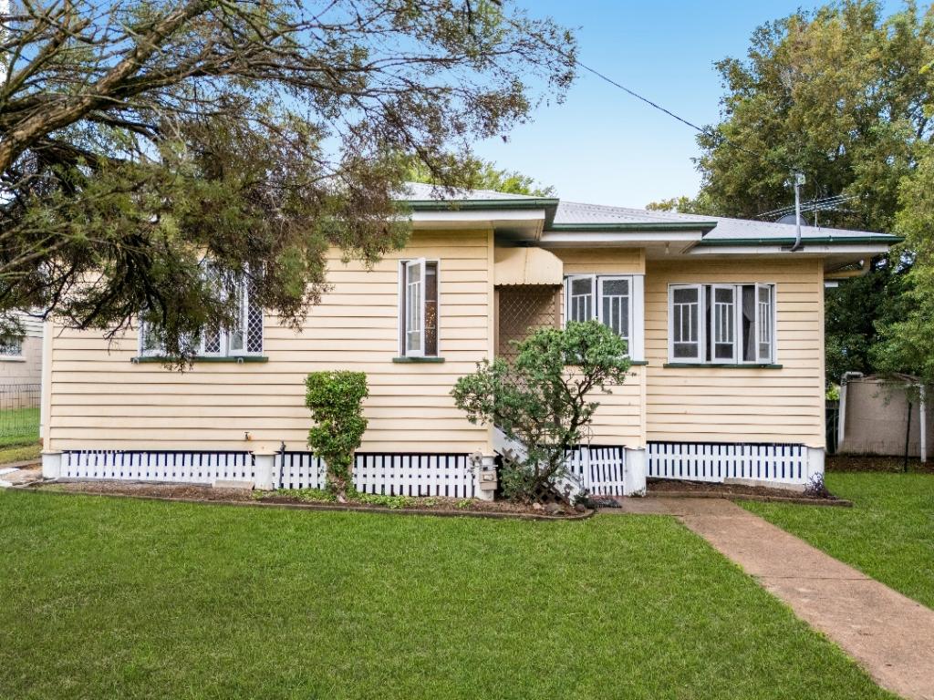 8 Sinclair St, Newtown, QLD 4305