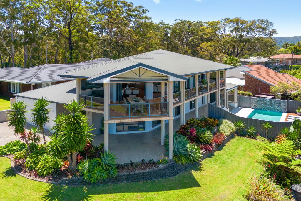 3 LAGOONA CL, KORORA, NSW 2450