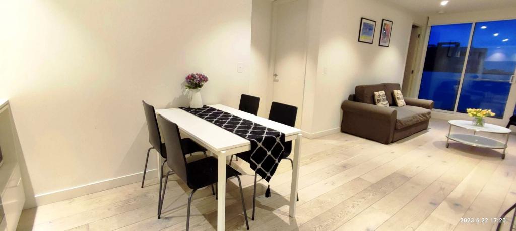 704/7 CLAREMONT ST, SOUTH YARRA, VIC 3141