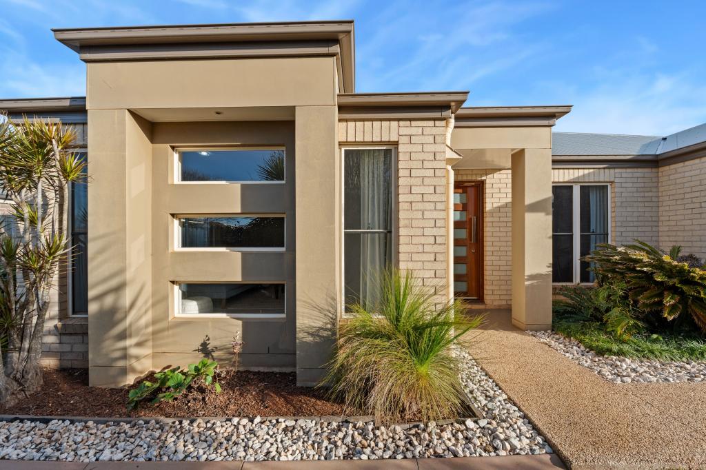 6 LANAGAN CT, MIDDLE RIDGE, QLD 4350