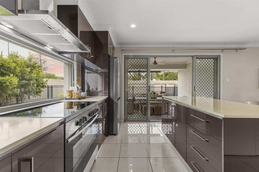2 Lyrebird Cres, Upper Kedron, QLD 4055